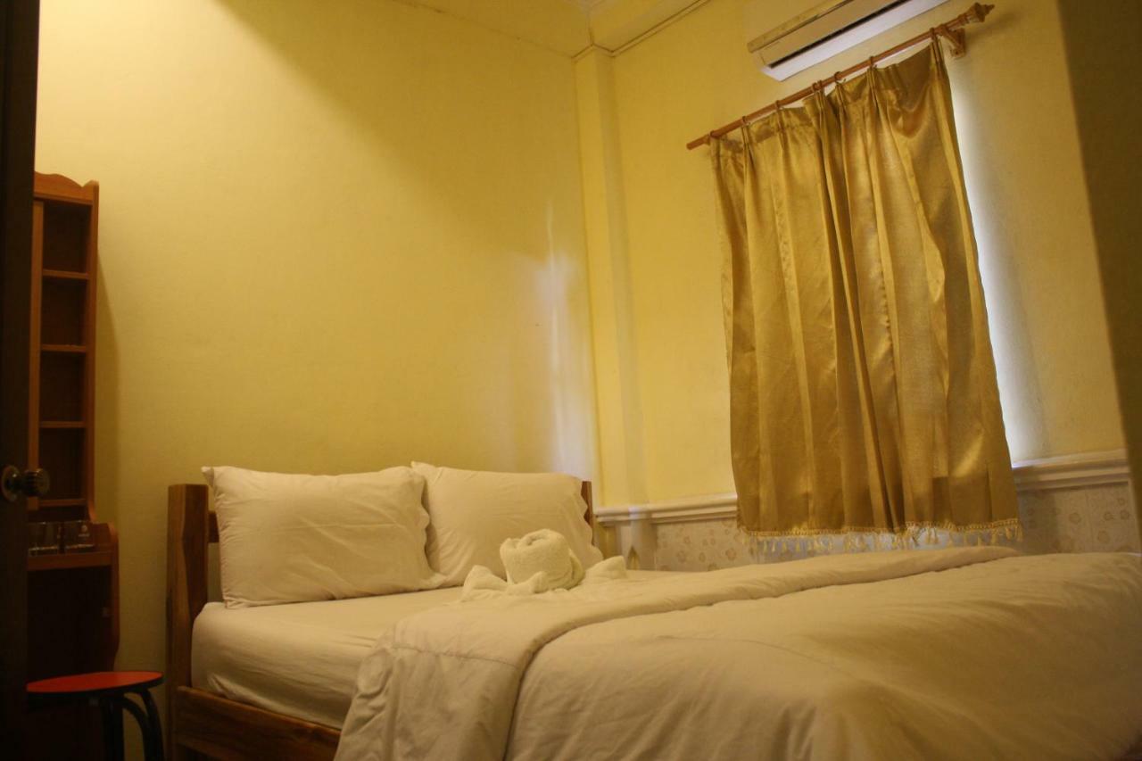 Viengchalern Guesthouse Luang Prabang Esterno foto